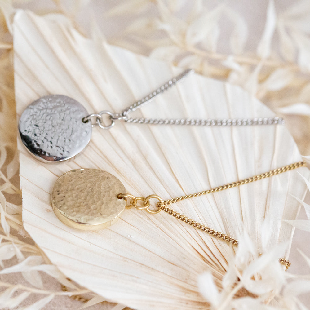 Kuunda Necklace - Long Medallion - JustOne