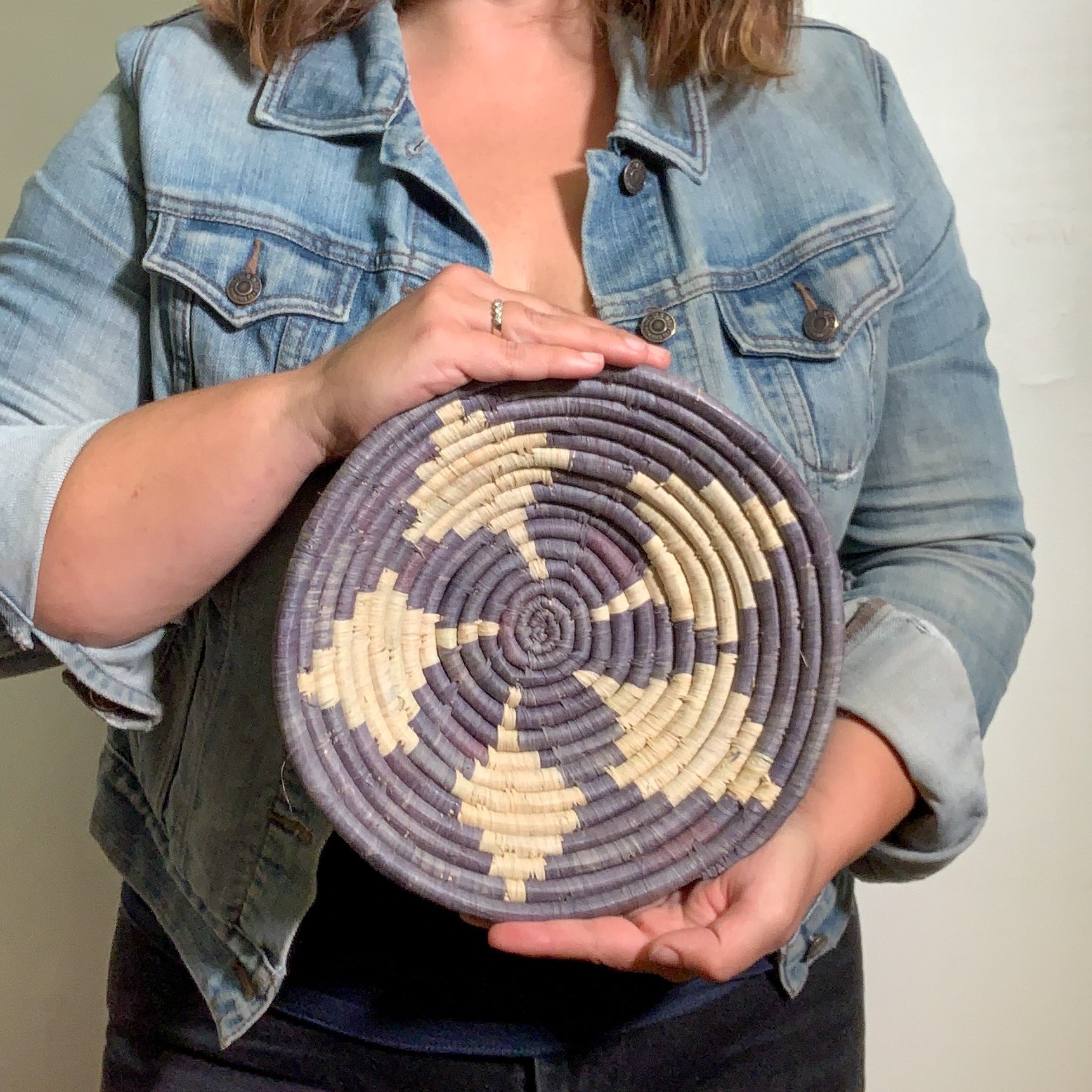 Fairtrade handwoven round blue-grey JustOne basket