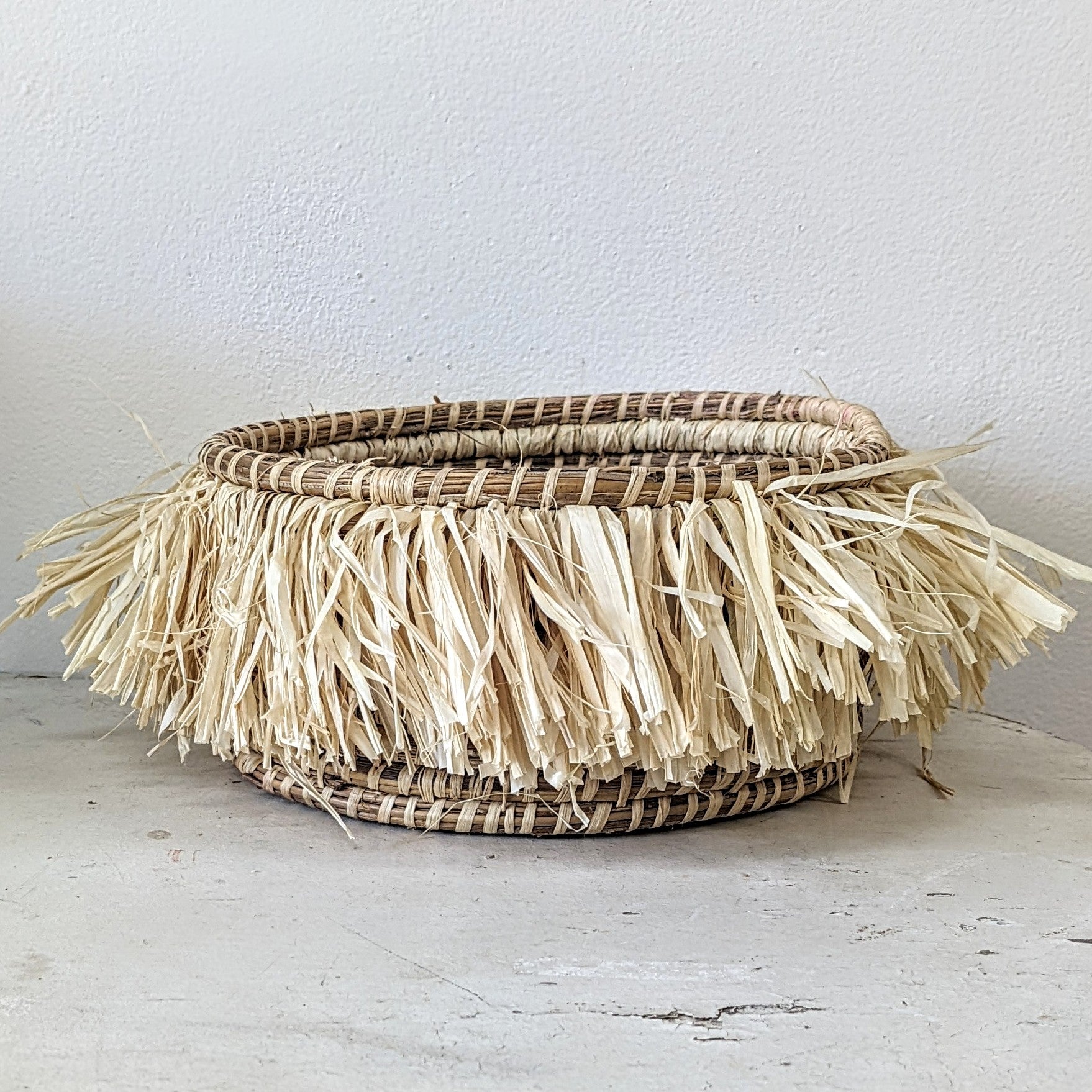 Shallow fringe Basket